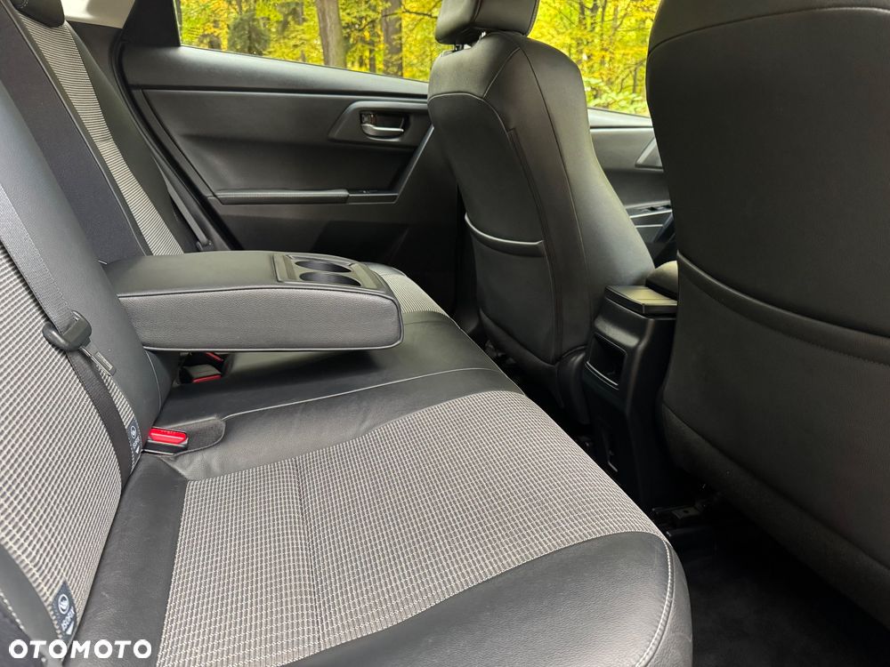 Toyota Auris 1.8 Executive - 12