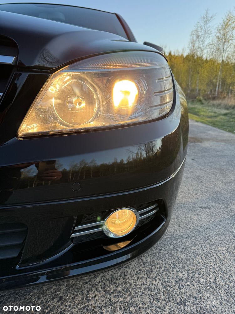 Mercedes-Benz Klasa C 180 Kompressor BlueEFFICIENCY - 25