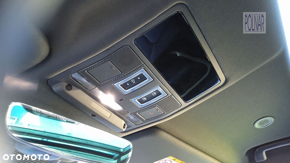 Land Rover Defender 3.0 P400 mHEV 75th Limited Edition - 26