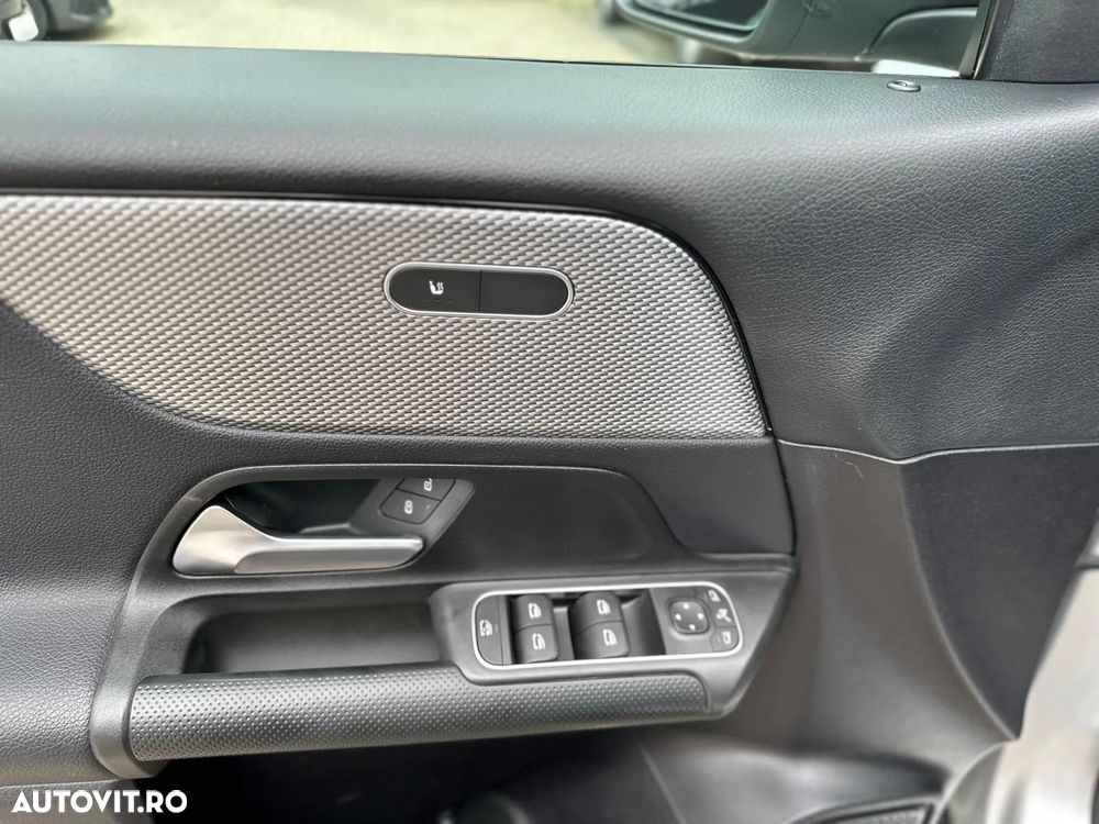 Mercedes-Benz GLB 200 7G-DCT - 12