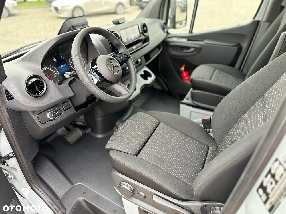Mercedes-Benz Sprinter - 12
