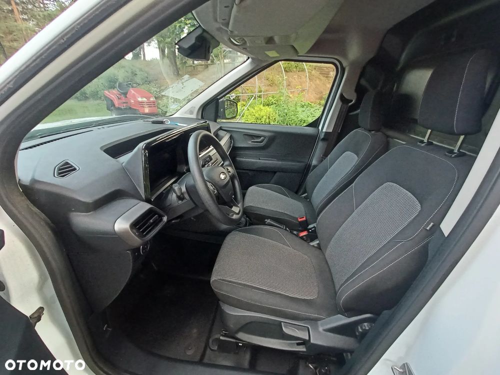Ford Transit Courier - 11