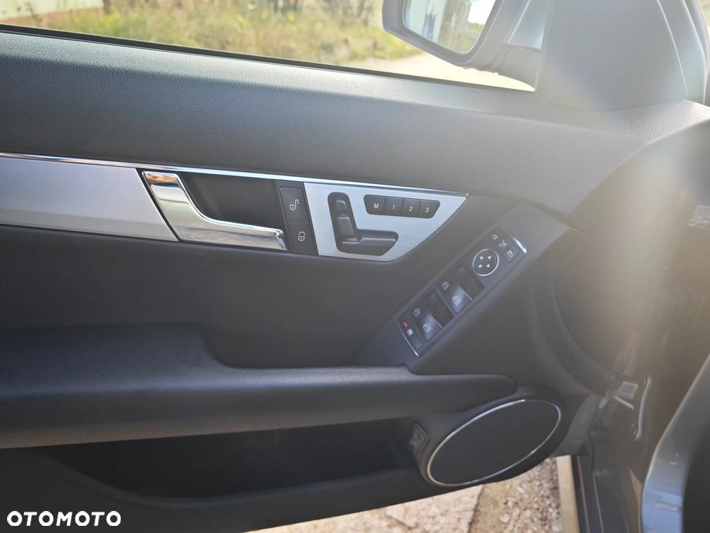 Mercedes-Benz Klasa C 320 CDI Avantgarde 4-Matic - 2
