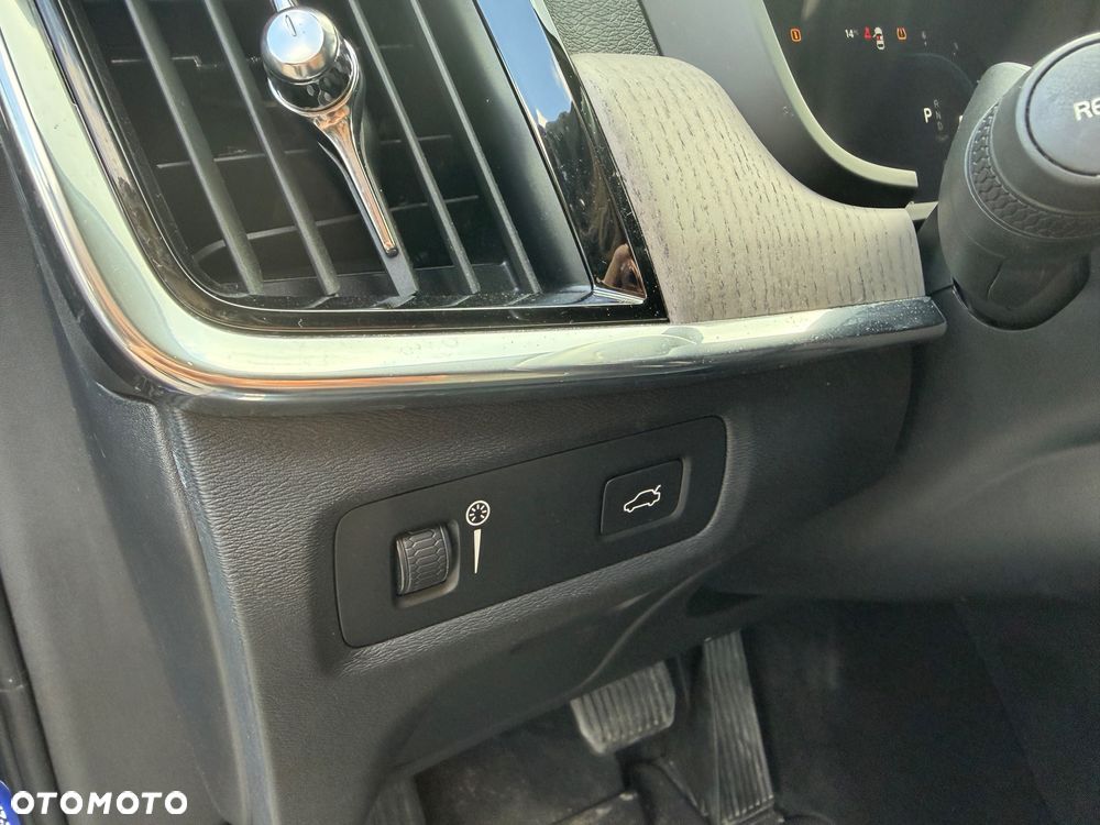 Volvo V90 Cross Country D5 AWD Pro - 24