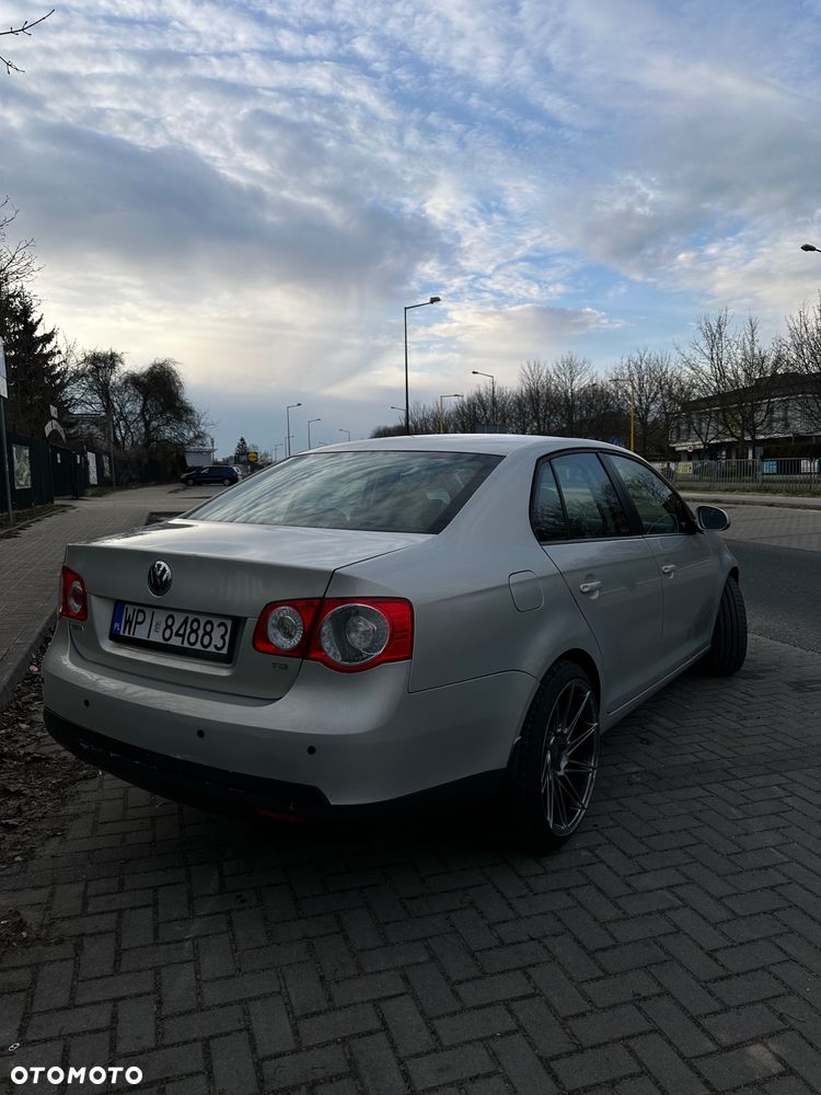 Volkswagen Jetta 1.4 TSI Trendline - 2