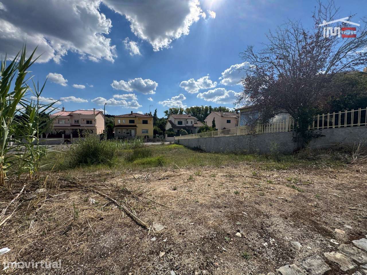 LOTE DE TERRENO PARA CONSTRUÇÃO URBANA DENTRO DA CIDADE DE OUREM - Grande imagem: 4/40
