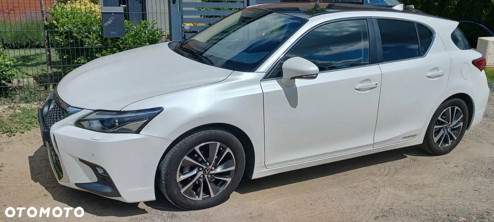 Lexus CT - 1