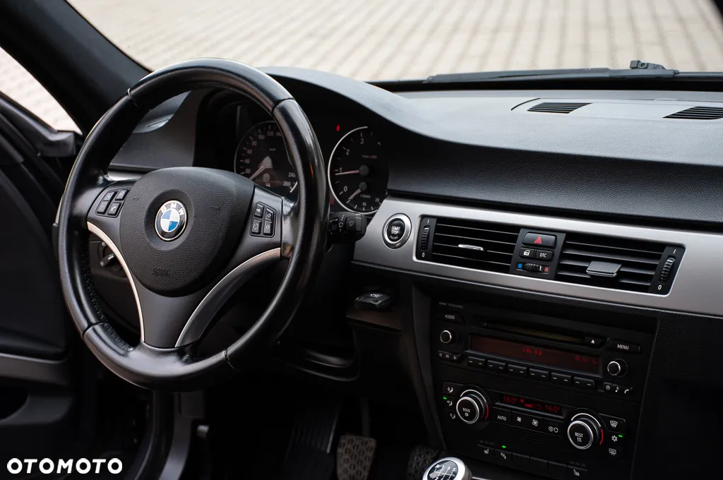 BMW Seria 3 320i - 29