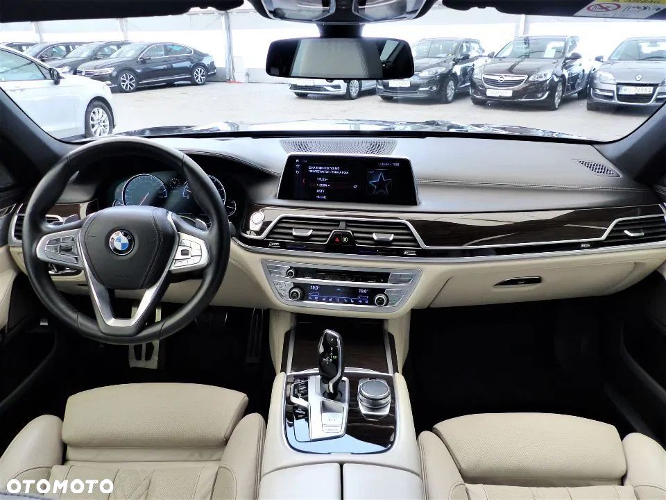 BMW Seria 7 750Li xDrive - 14