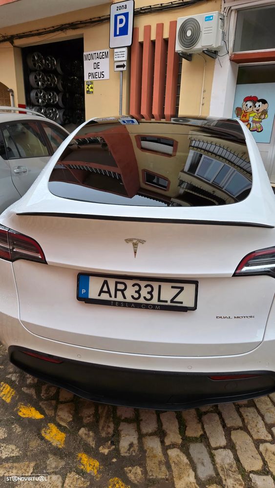Tesla Model Y - 11
