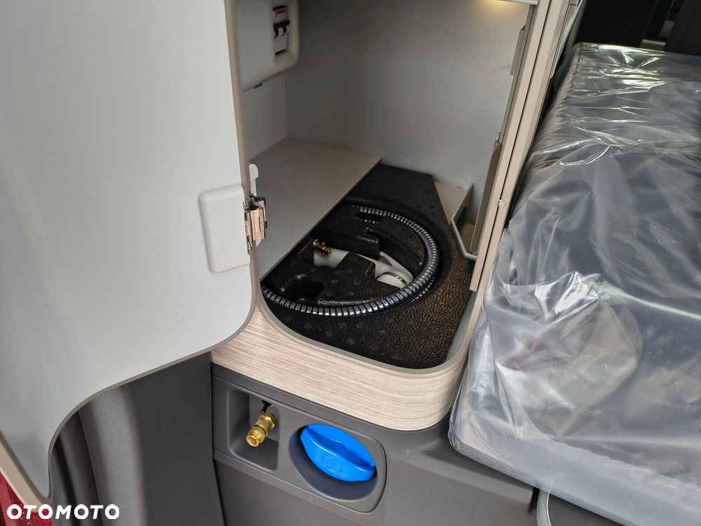 Volkswagen california Nowa California Ocean silnik: 2,0 l TDI SCR 150 KM / skrzynia biegów: 7-biegowa DSG rozstaw osi: 3124 mm - 12