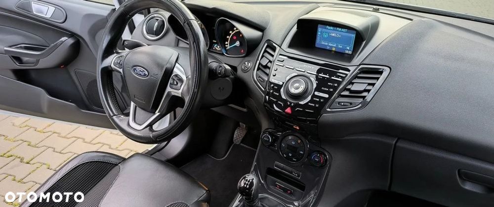 Ford Fiesta 1.6 TDCi DPF Platinium X - 32