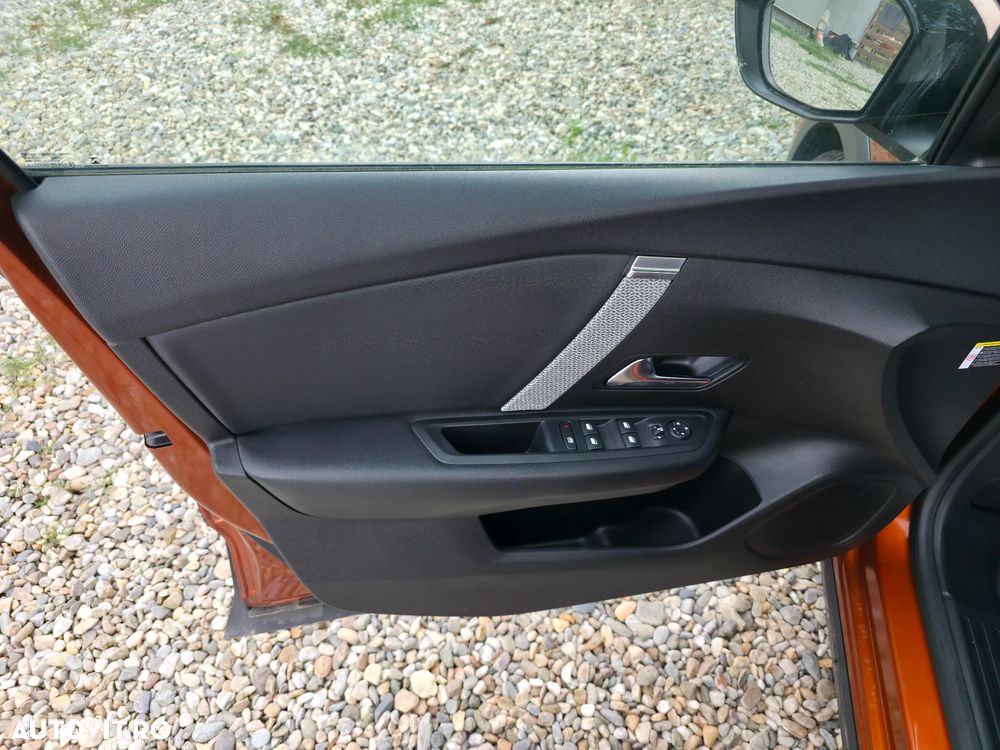 Citroën C4 PureTech 130 Stop&Start EAT8 SHINE - 14