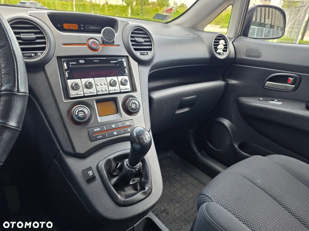Kia Carens 2.0 EX - 12