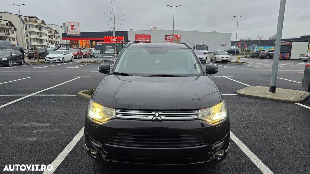 Mitsubishi Outlander 2.0 4WD Plug-In Hybrid Top - 39