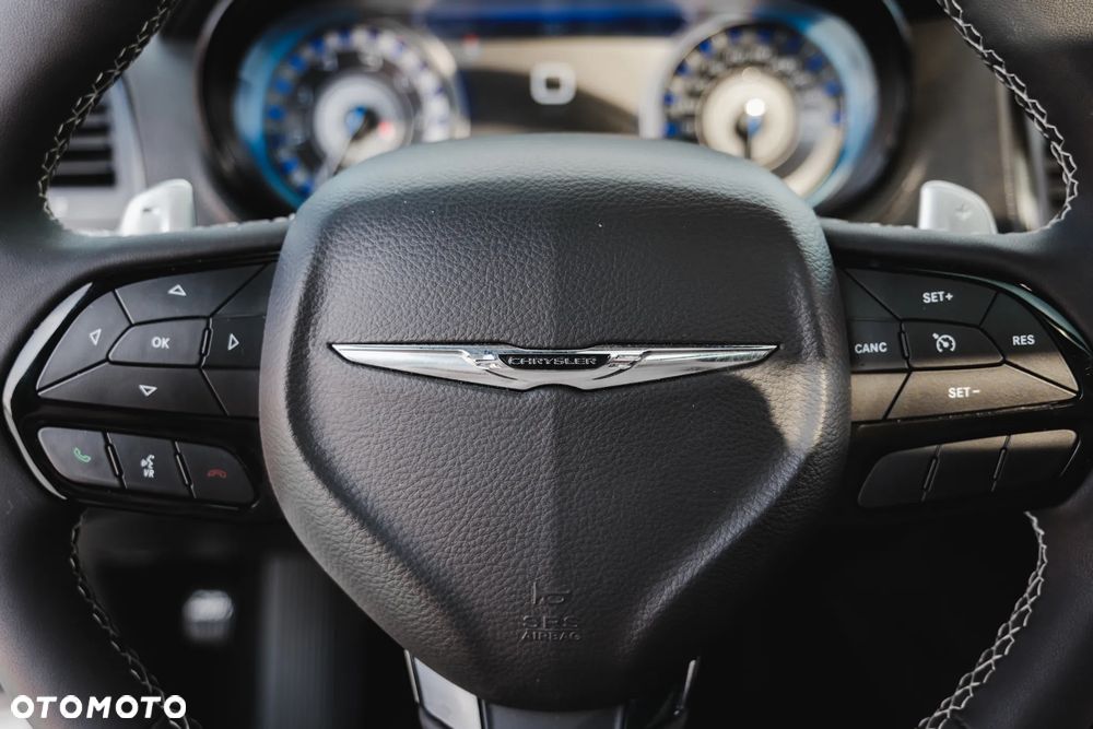 Chrysler 300s - 18