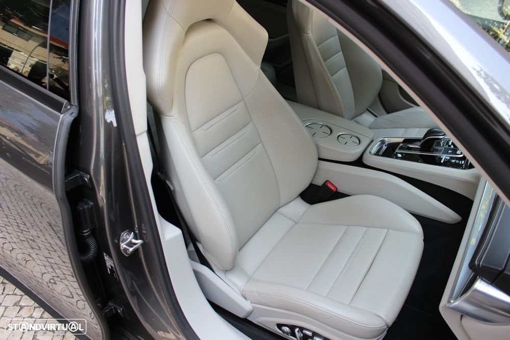 Porsche Panamera Sport Turismo 4 - 30