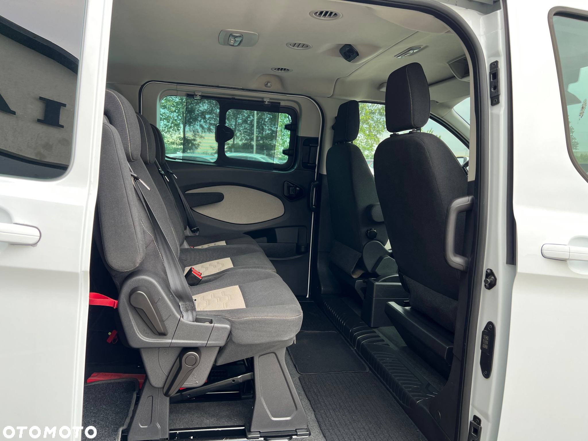 Ford Tourneo Custom - 26
