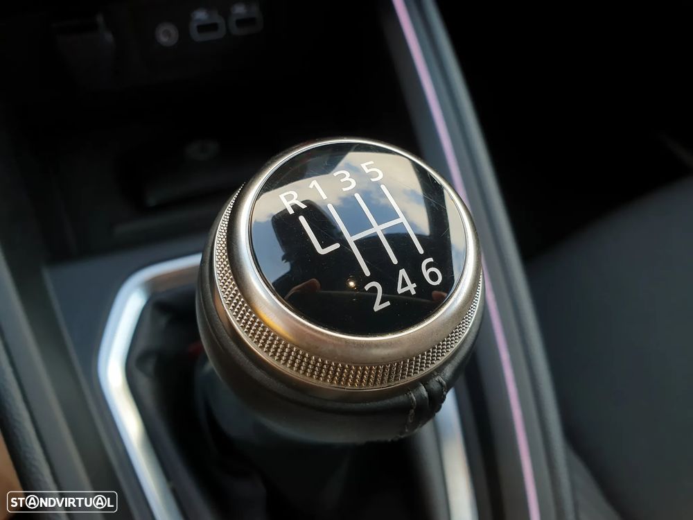 Renault Clio 1.0 TCe Esprit Alpine - 17