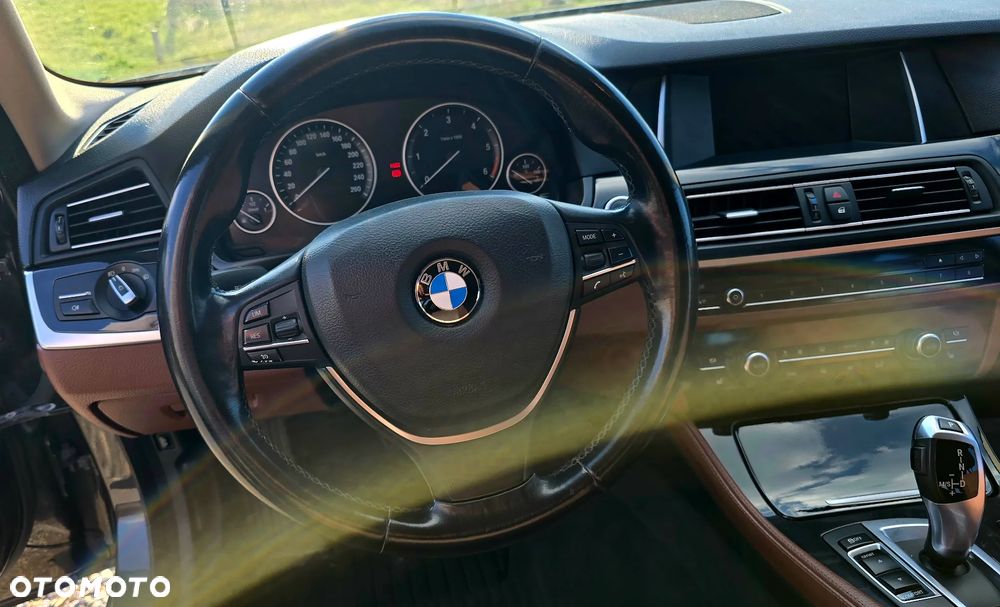 BMW Seria 5 520d xDrive - 12