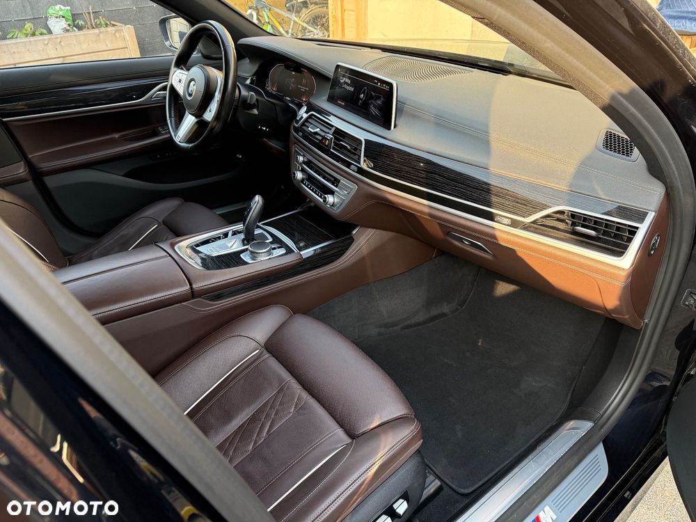 BMW Seria 7 750i xDrive - 14