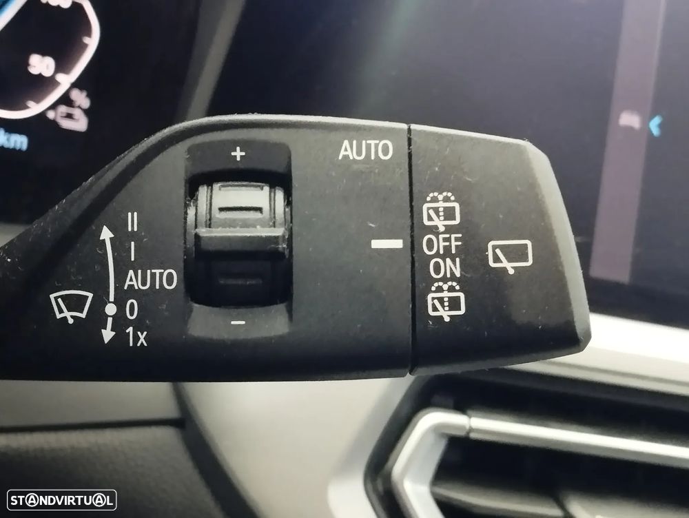 BMW 320 e Touring Corporate Edition Auto - 27