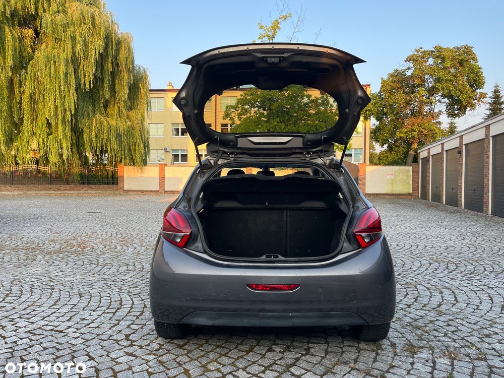 Peugeot 208 - 12
