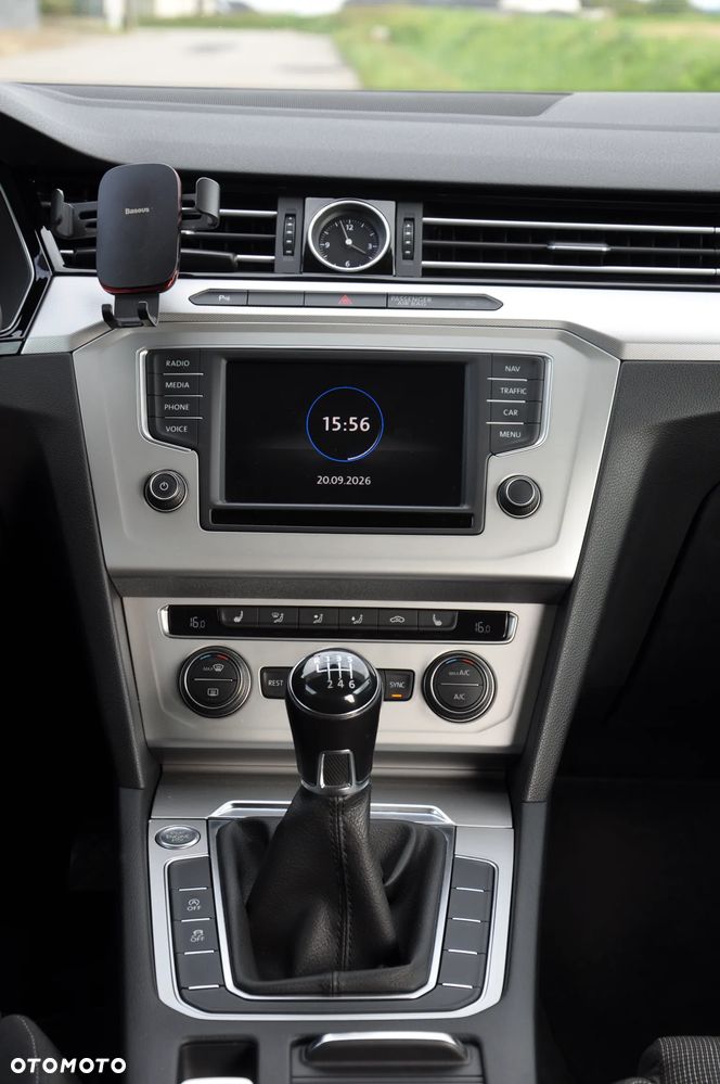 Volkswagen Passat - 11
