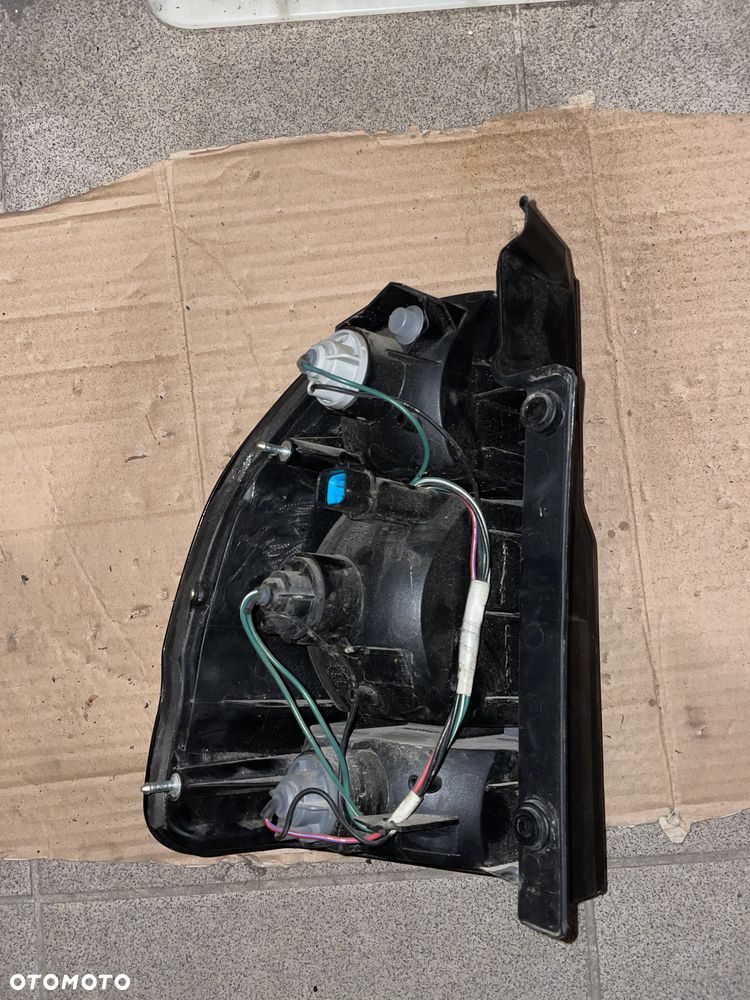 Lampa / reflektor Mitsubishi Pajero Sport prawy tył (ORYGINALNE) - 2