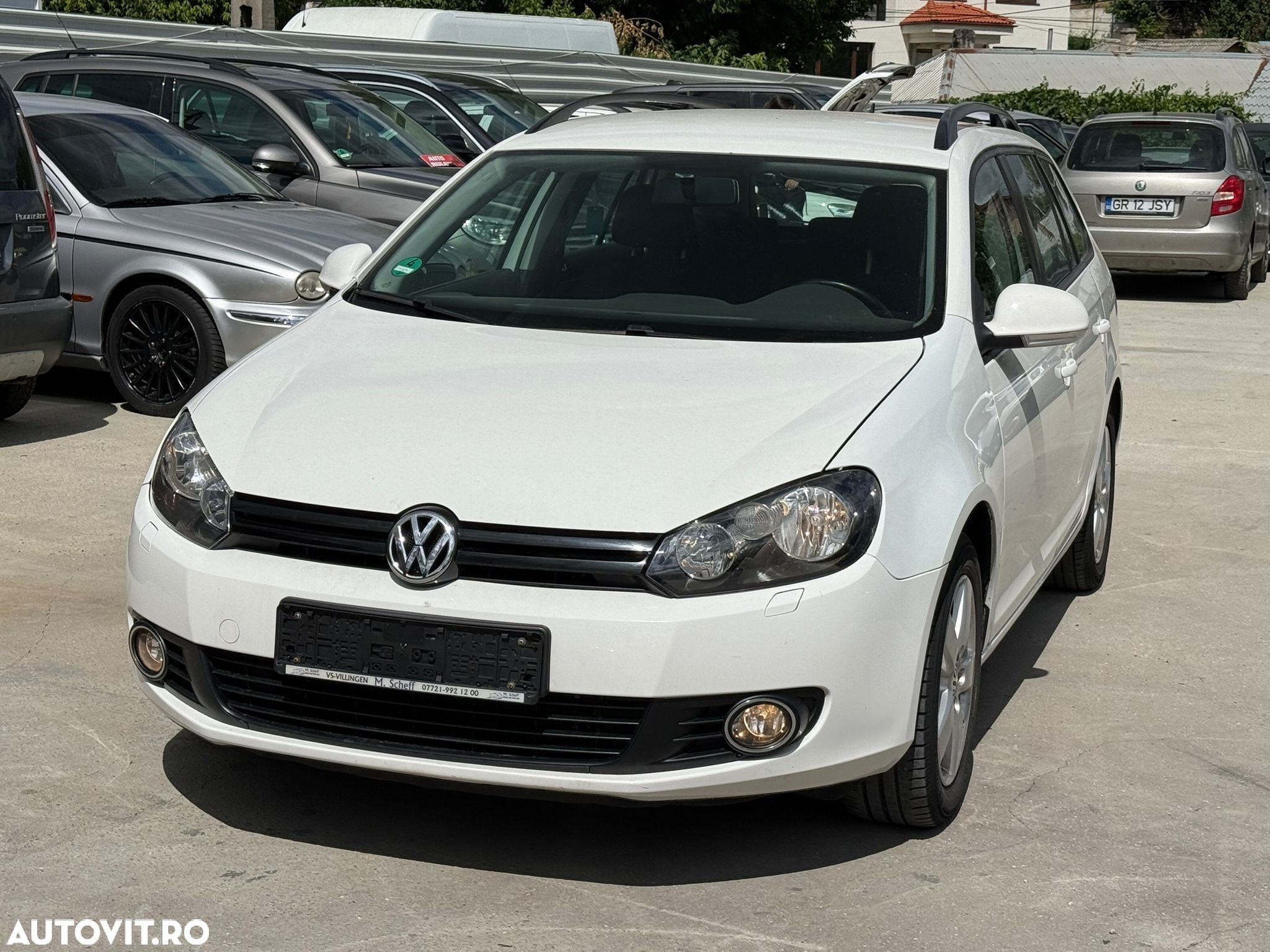 Volkswagen Golf - 1