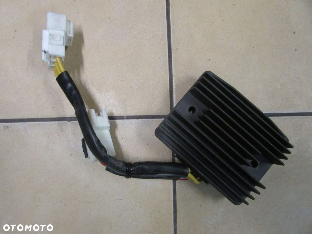 Vespa GTV 300 hpe 2024 regulator napiecia tylko 3400km - 1