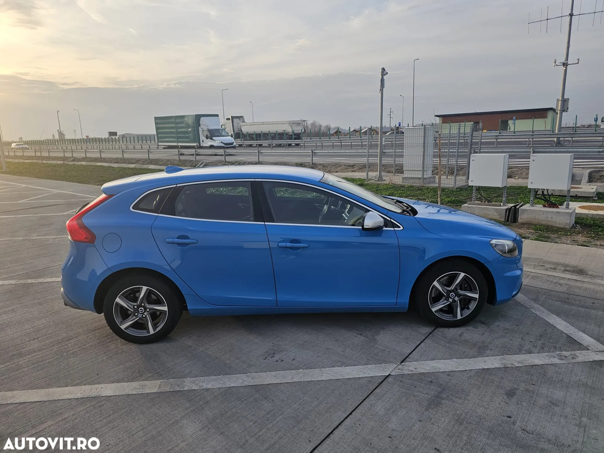Volvo V40 D4 VEA R-Design - 18