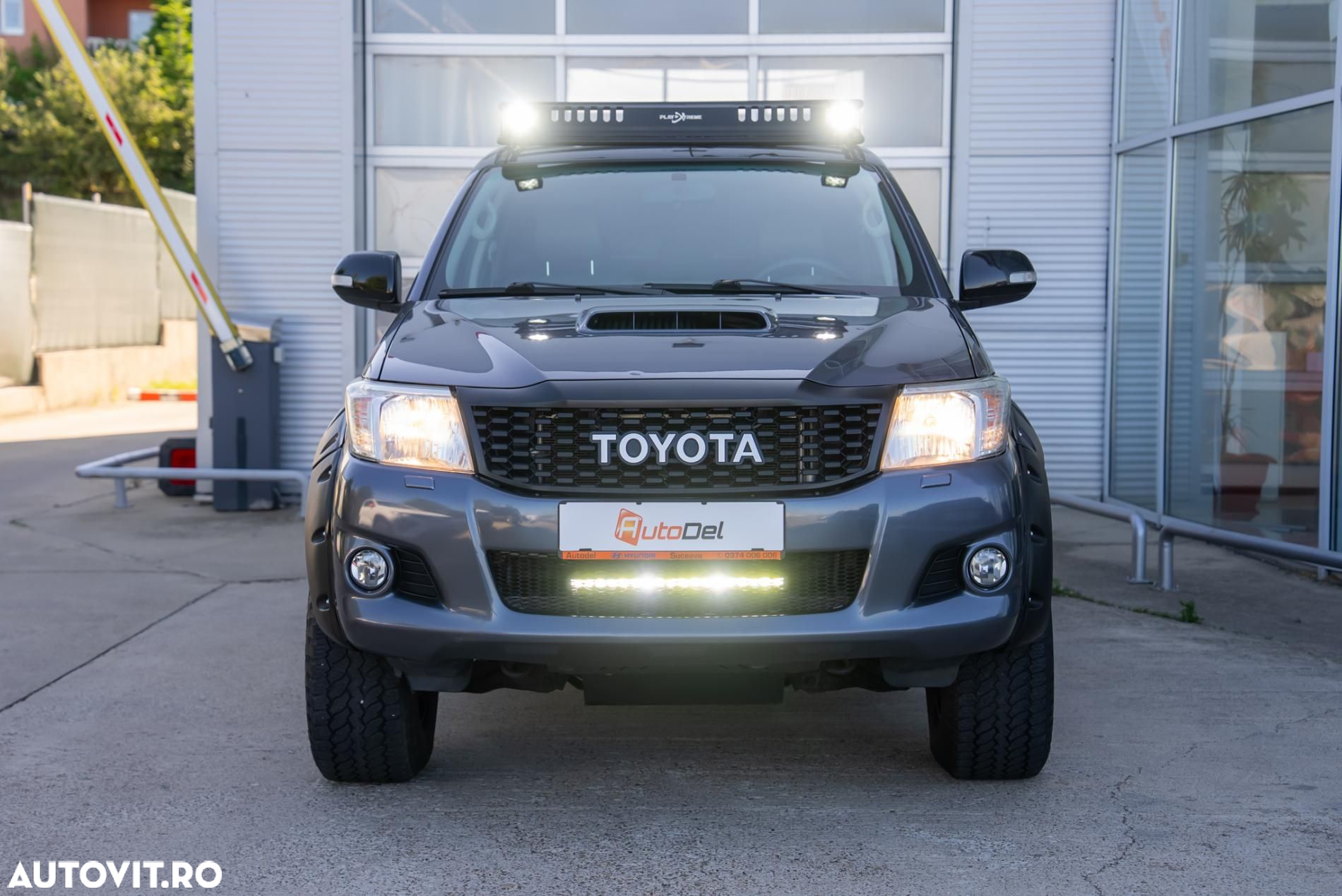 Toyota Hilux 4x4 Cabina Dubla Style+ Aut. - 9