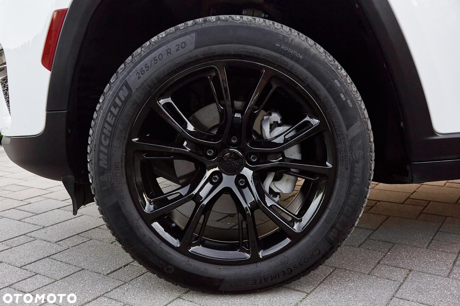 Jeep Grand Cherokee - 32