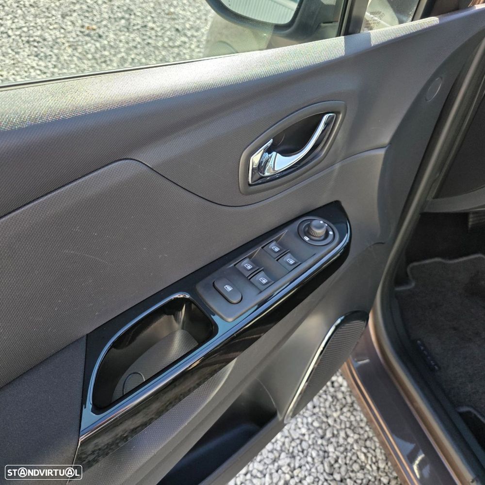 Renault Captur 1.2 TCe Exclusive EDC - 17