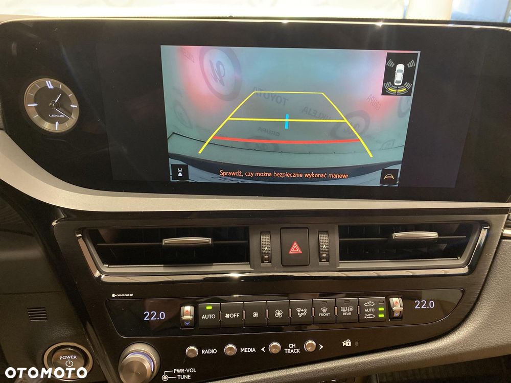 Lexus ES 300h Business Edition - 18