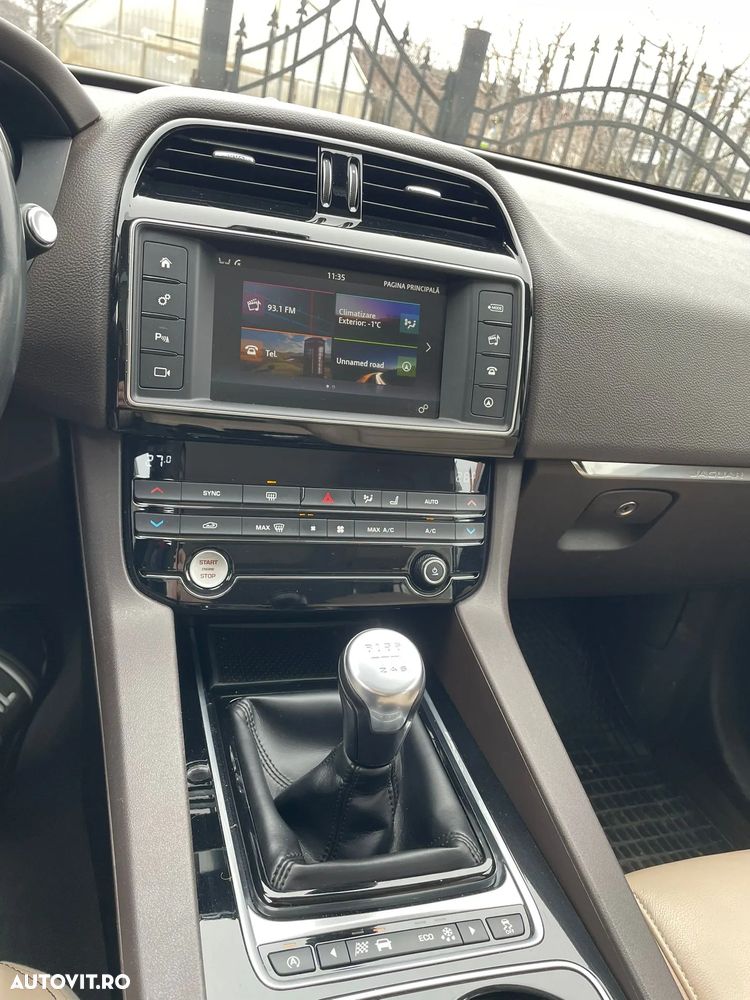 Jaguar F-Pace 20d R-Sport - 11