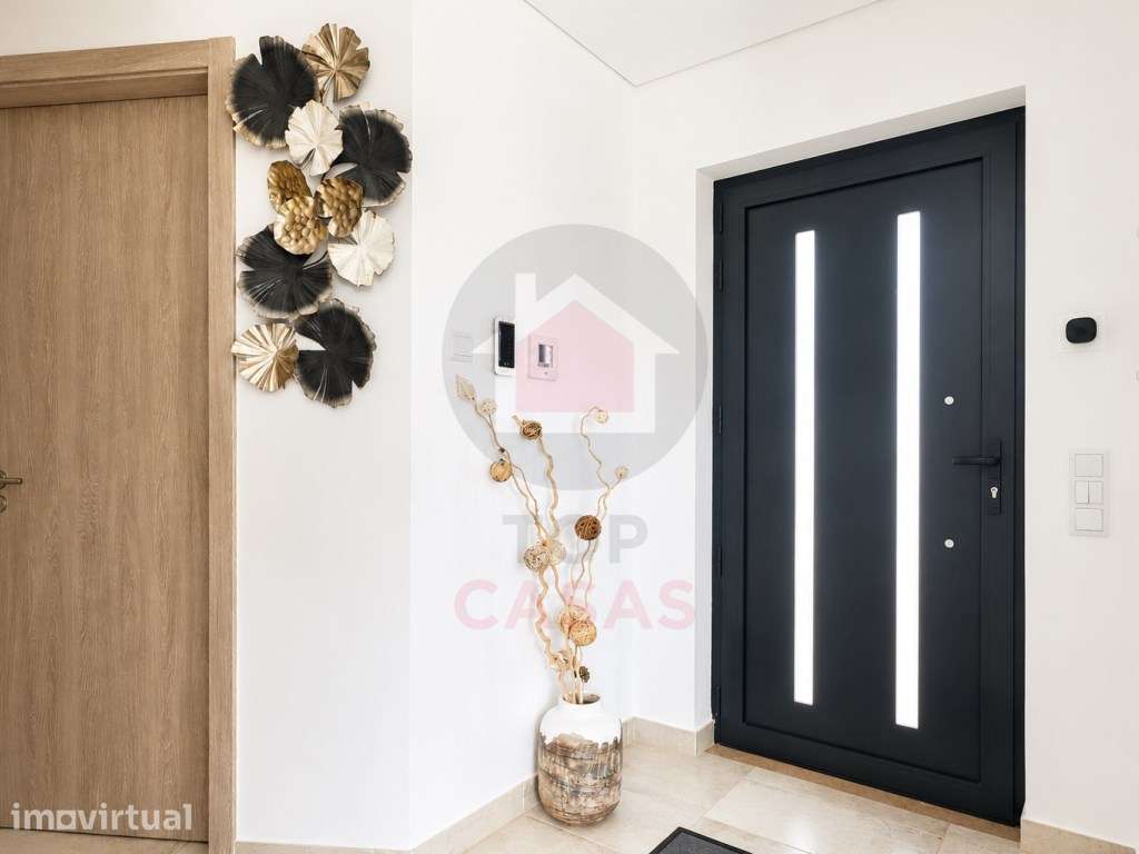 Moradia Contemporânea Térrea com Piscina Aquecida e terreno na Cost... - Grande imagem: 4/50