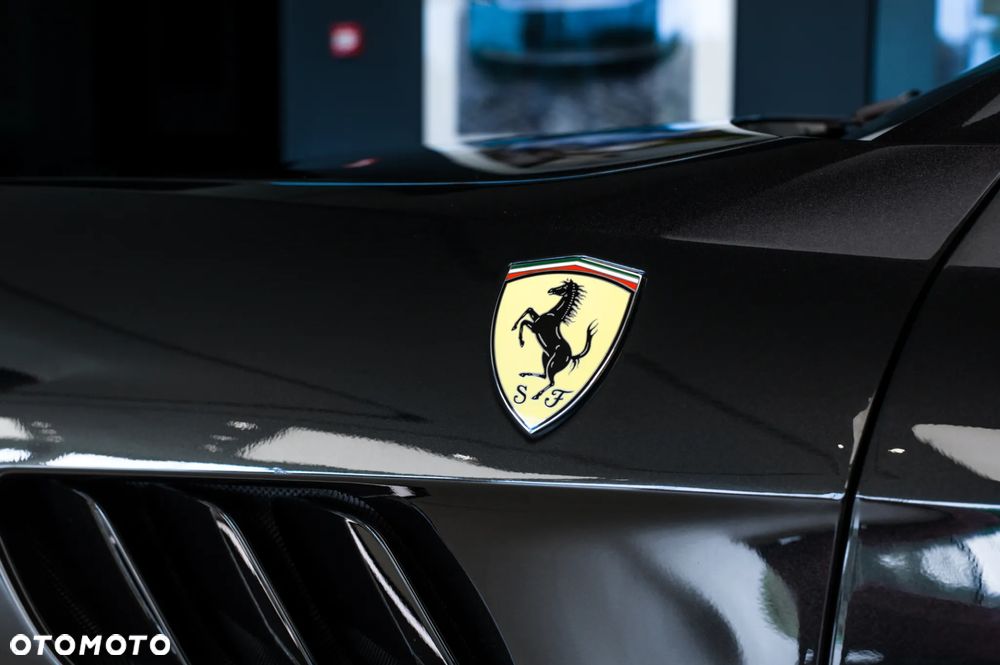 Ferrari GTC4Lusso - 13