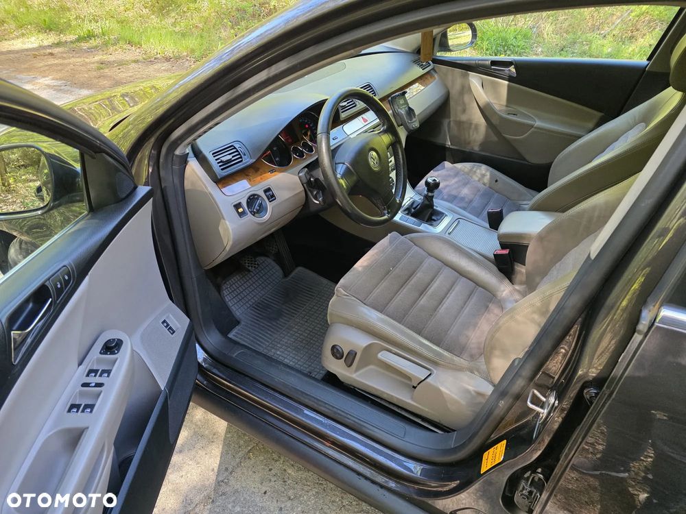 Volkswagen Passat 2.0 TDI 4Mot Highline - 9