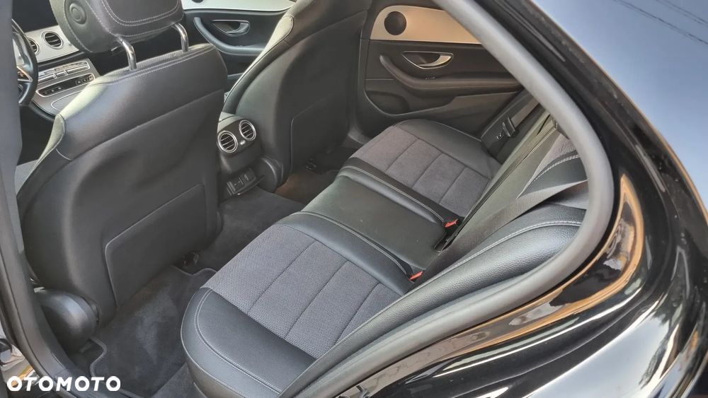 Mercedes-Benz Klasa E 220 d 4-Matic AMG/Avantgarde - 15