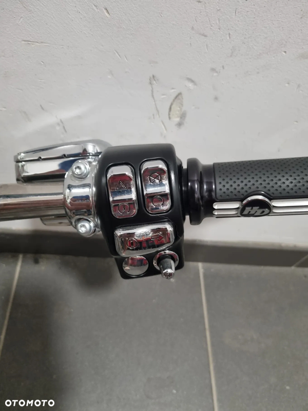 Harley Davidson Touring przełącznik prawy 71500132b