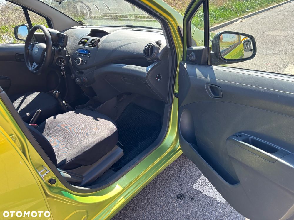 Chevrolet Spark 1.0 Base - 10