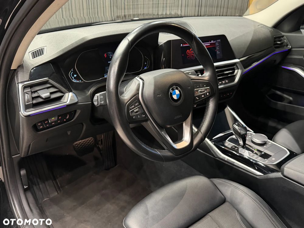 BMW Seria 3 318i - 8