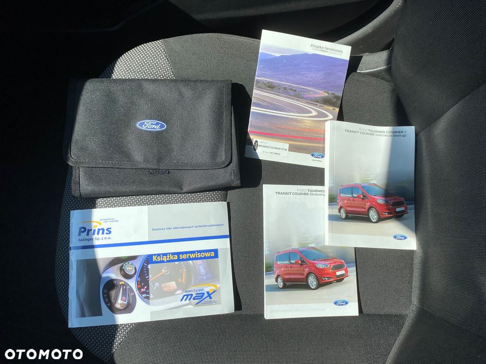Ford Transit Courier - 13