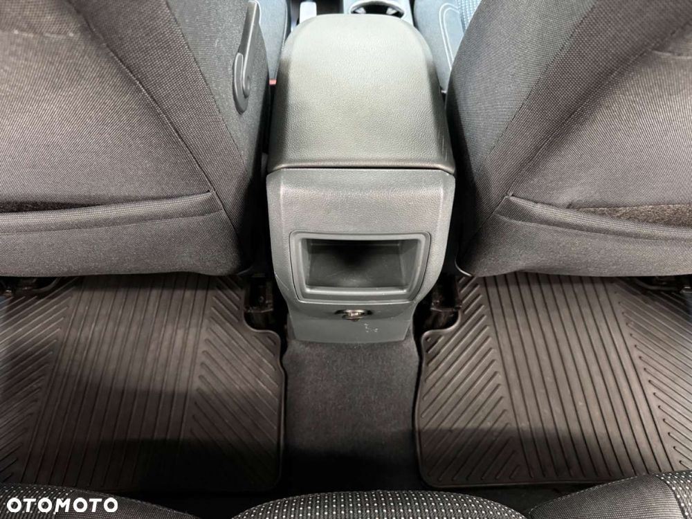 Ford C-MAX 2.0 TDCi Champions Edition - 32