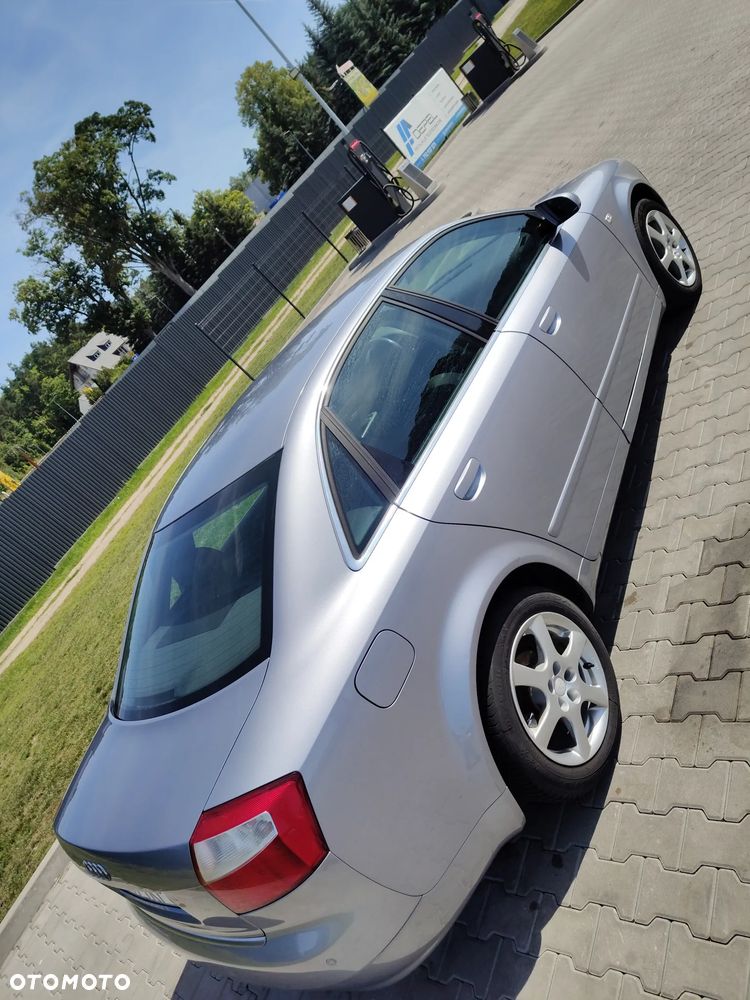 Audi A4 Limousine - 4