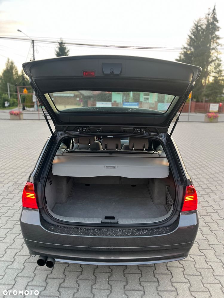 BMW Seria 3 325i xDrive - 14