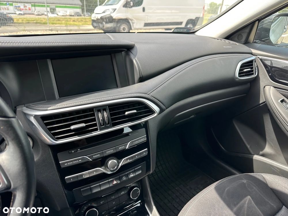 Infiniti Q30 - 14