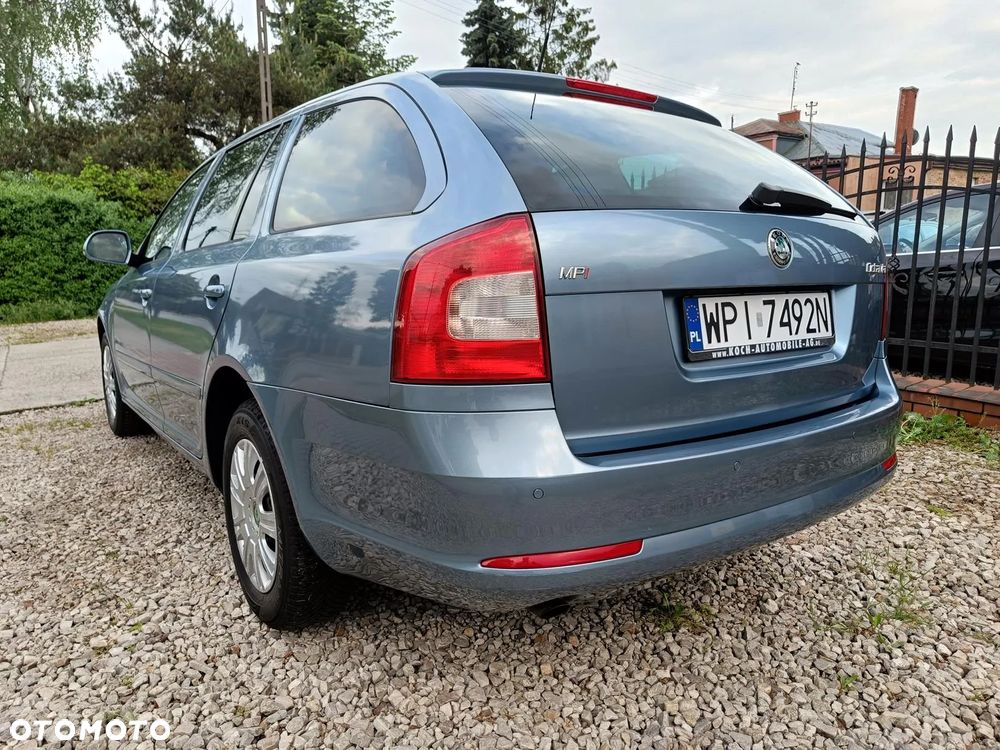 Skoda Octavia 1.6 Combi Ambiente - 6